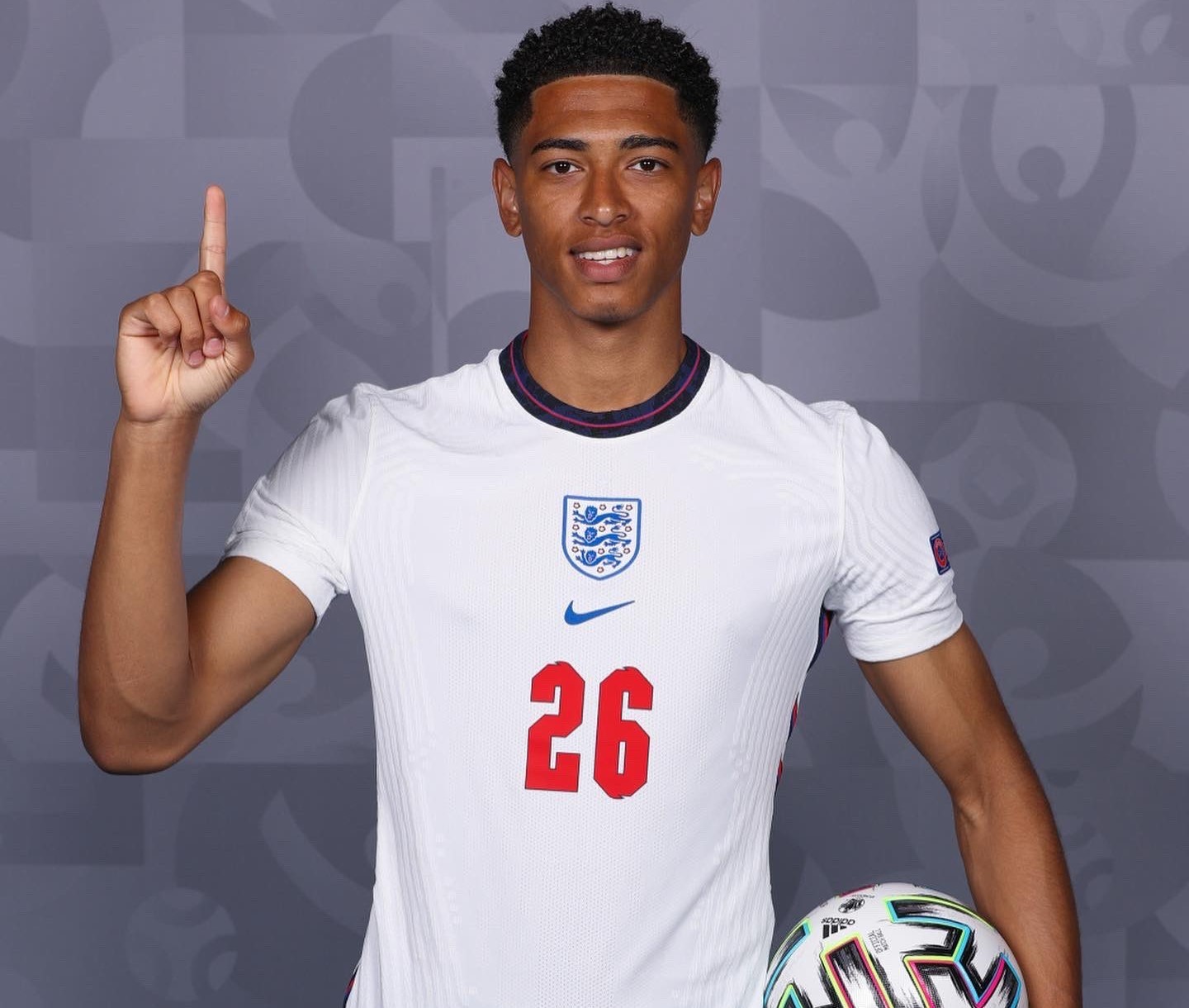 魔笛：没有穆帅我不会去皇马；刚到时C罗对我说“终于来了”（魔笛：若非穆帅，我不会去皇马；初到时C罗对我说“终于来了”）