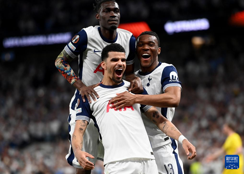 记者：谢什科与多名曼联球员聊过，他们认为其适合阿莫林体系（记者曝：谢什科已与多位曼联球员交流，被认为契合阿莫林战术体系）