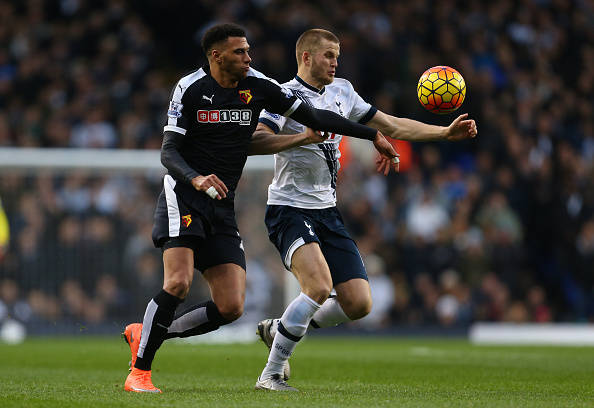 太阳报：里奇的主持人女友亮相米兰德比，透视装造型引发热议（太阳报称：里奇的主持人女友出席米兰德比，身着透视装引发热议）