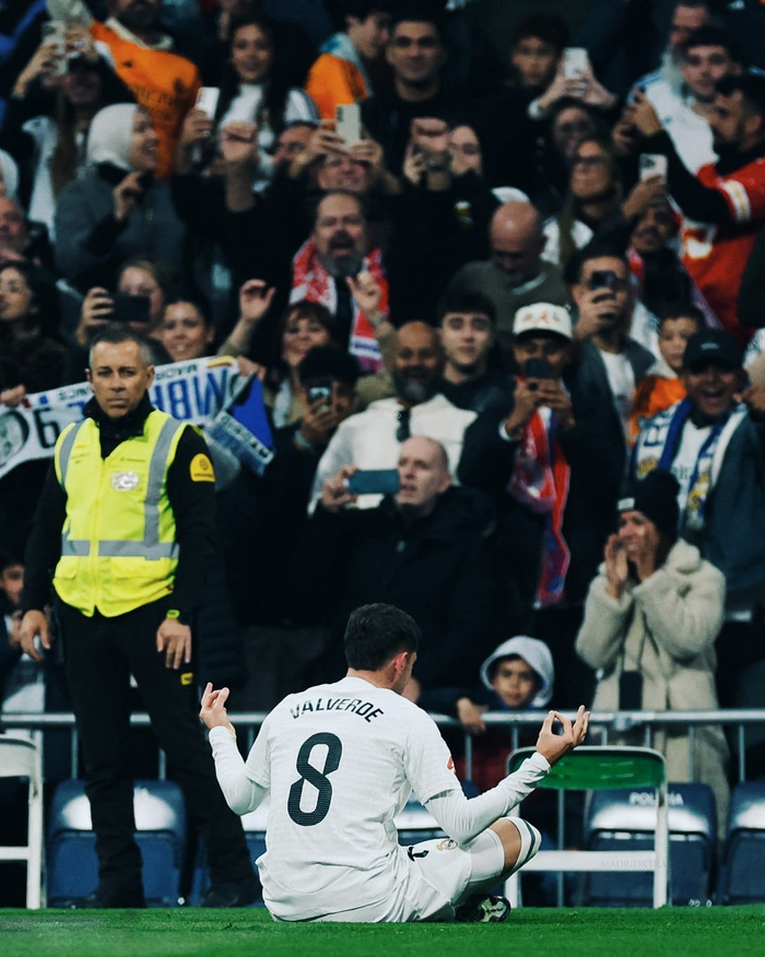 梁靖崑为妻儿“连吃带拿”！王楚钦力挺徐瑛彬（梁靖崑为妻儿贴心打包带走，王楚钦发声力挺徐瑛彬）