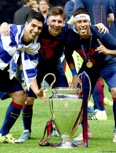 齐沃：感谢大家的称赞，但上场的是球员，功劳属于他们（齐沃：感谢肯定，但冲锋在前的是球员，荣誉属于他们）