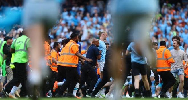 记者：申花抓紧推进引援续约，冬训前应该会对外发布一些信息（记者称申花正加速引援与续约，冬训前或将对外公布最新动态）