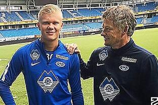 最想“偷师”队友的哪种特质？泽林斯基：姆希塔良的足球智慧（泽林斯基点名最想学习的队友特质：姆希塔良的足球智慧）