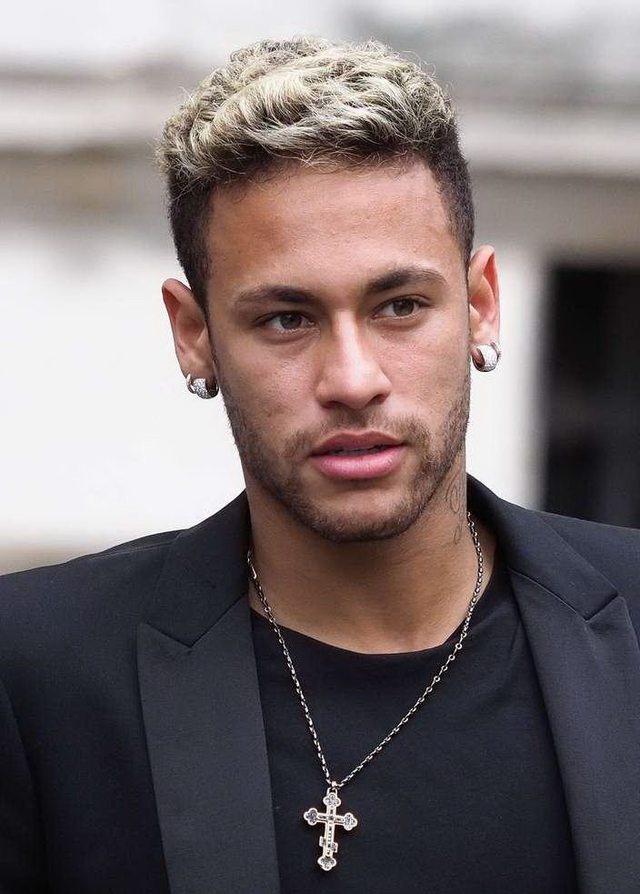 毛罗：尤文后防缺乏领袖，斯帕莱蒂应让他们展现个性成为领袖（毛罗：尤文后防缺少领袖 斯帕莱蒂应鼓励球员展现个性并挑起重担）