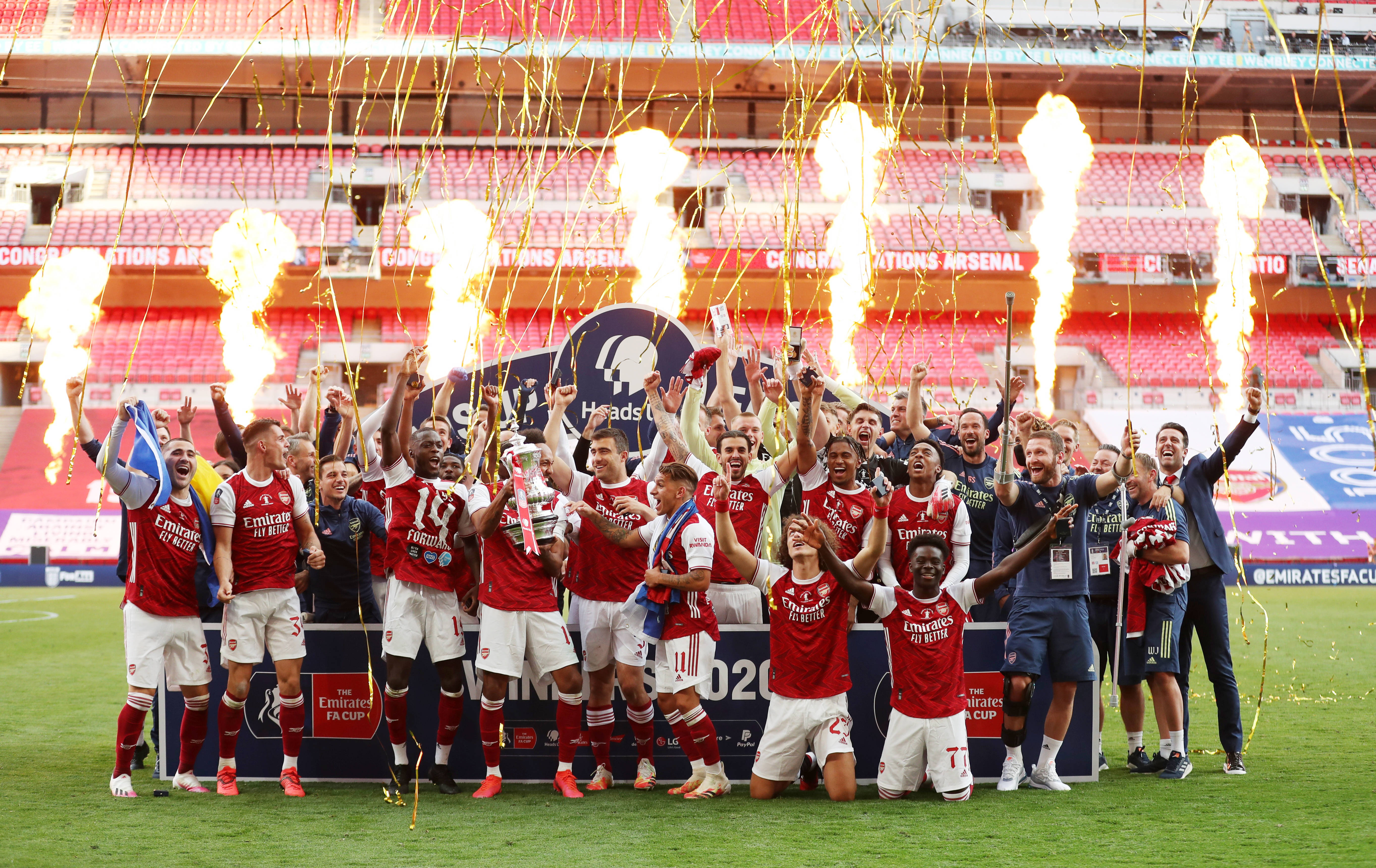 欧冠球员表现评析：C罗连续进球,（欧冠球员表现解读：C罗连场破门）