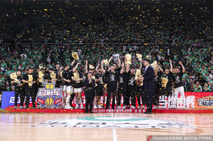 于根伟：遗憾本赛季遭申花双杀，给本赛季外援表现打70分（于根伟：本季两负申花成遗憾，外援表现打70分）