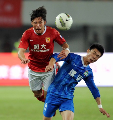 官方：不莱梅与18岁后卫施梅特根斯签下首份职业合同（官宣：不莱梅与18岁后卫施梅特根斯签订生涯首份职业合约）