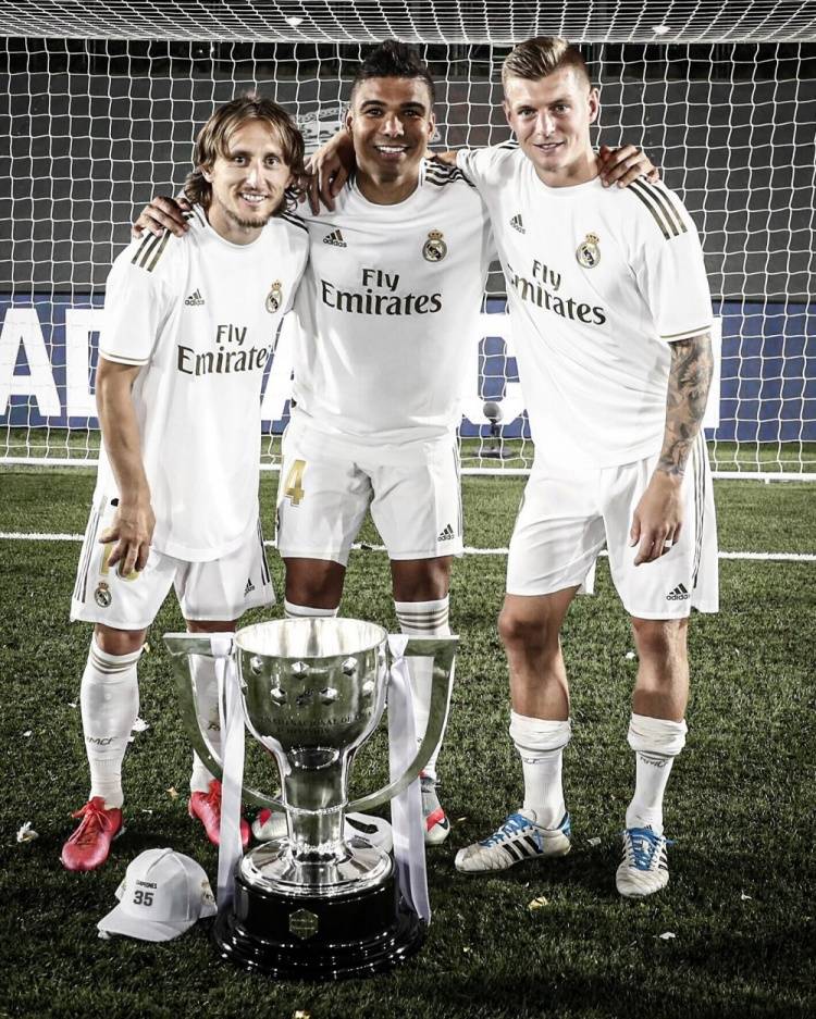 西甲：巴萨4-1大胜瓦伦西亚（西甲：巴塞罗那4比1轻取瓦伦西亚）