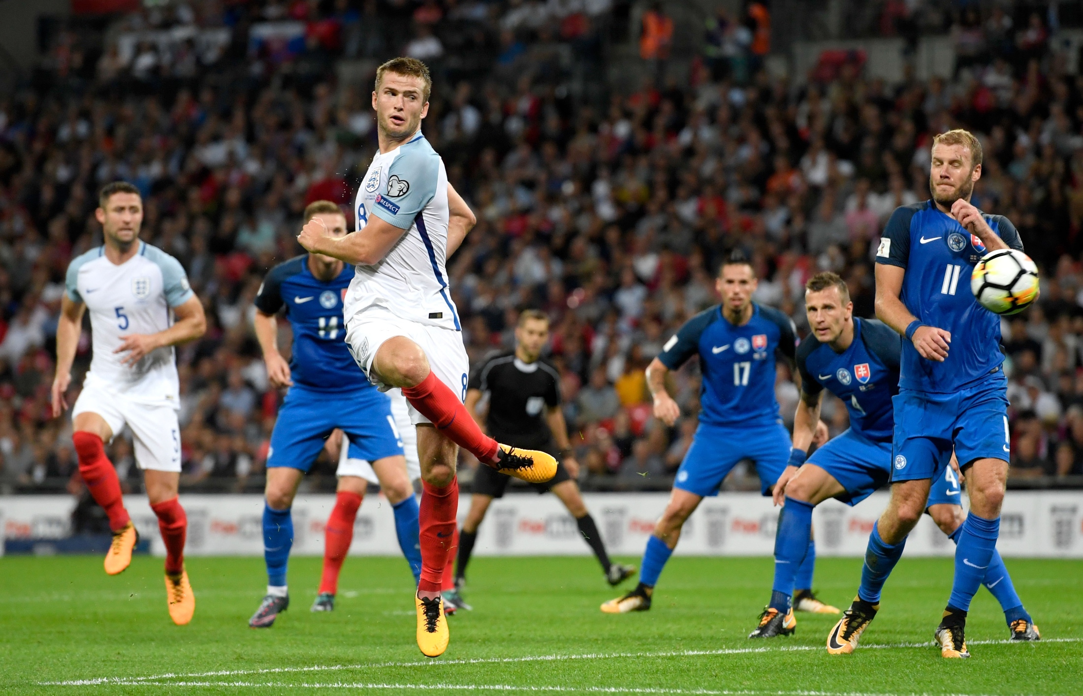 小科普：杨瀚森两次换下开拓者被打出10-0和13-0，最后输23分（赛场小科普：杨瀚森两度下场，开拓者先后被打出10-0与13-0，最终输23分）