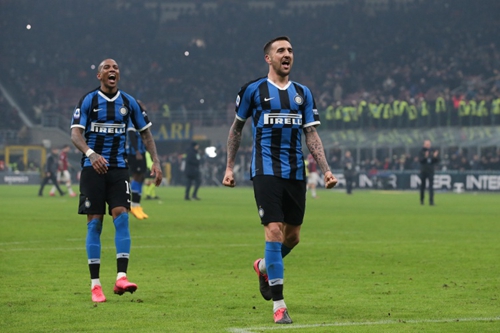 皇马vs曼城：罗德里戈、维尼修斯首发，哈兰德、多库出战（皇马对阵曼城：罗德里戈、维尼修斯先发，哈兰德、多库登场）