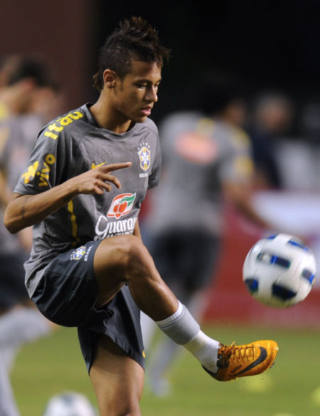 新国足年内重组无望 邵佳一要大换血弃用4大老将 3大新星成中流砥柱（新国足年内重组渺茫 邵佳一拟大换血弃用四老将 三新星有望挑大梁）