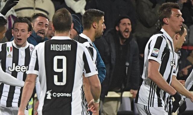 官方：葡萄牙主帅马丁内斯当选加泰罗尼亚足协年度最佳教练（官方：加泰罗尼亚足协评选葡萄牙主帅马丁内斯为年度最佳教练）