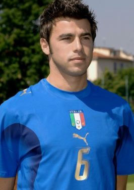 史上最火爆！2025赛季中超联赛现场观众总数首次突破600万（热度空前：2025赛季中超现场观众总量首破600万）