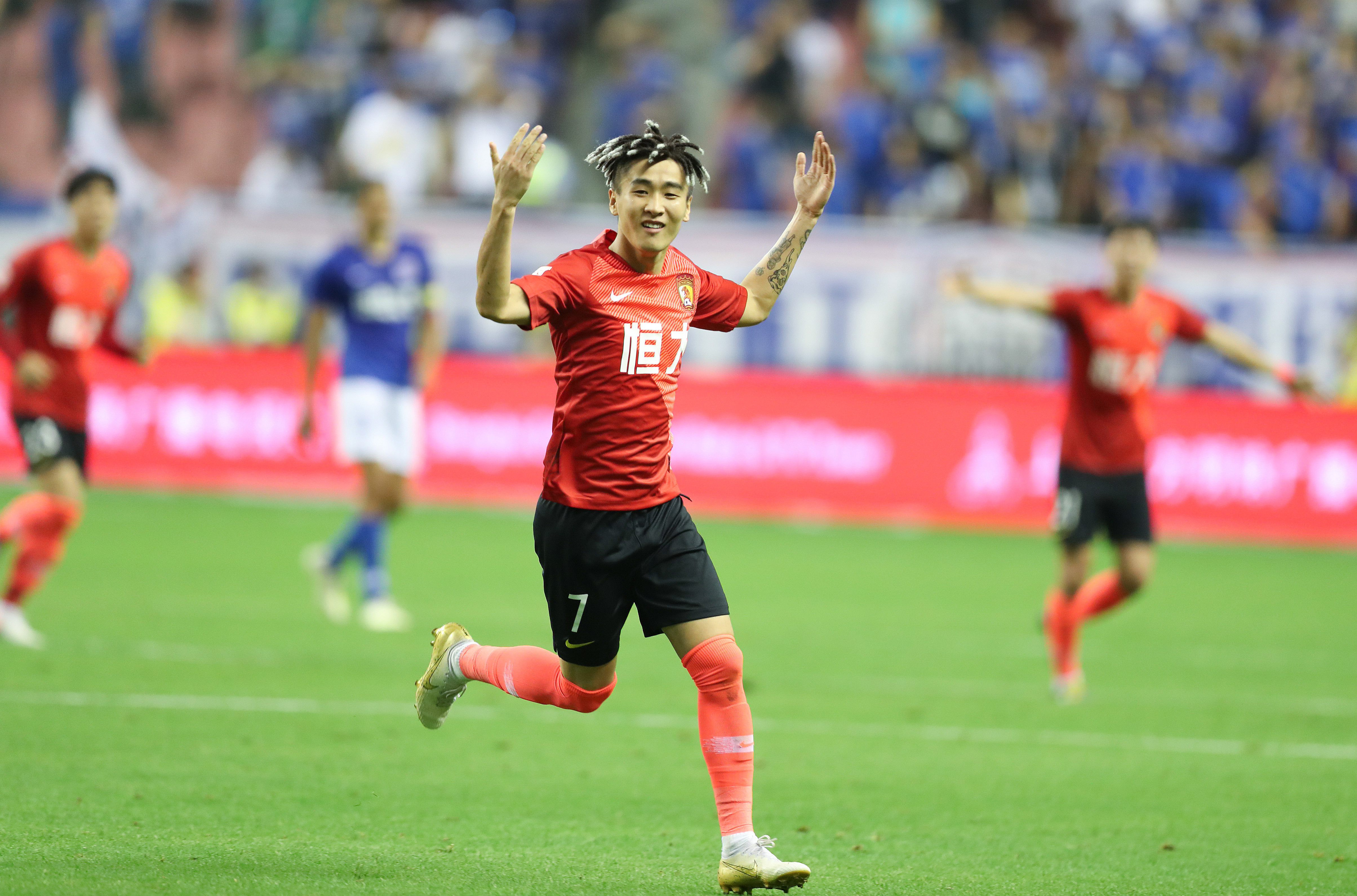 法甲半场：奥巴梅杨+格林伍德各建功，尼斯暂0-2马赛（法甲半场战报：马赛2-0领先尼斯，奥巴梅杨与格林伍德各入一球）