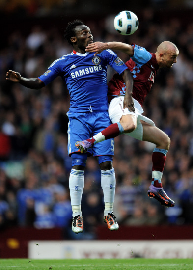 库里28+4 巴特勒伤退 勇士力克太阳（库里砍下28+4 巴特勒伤退 勇士险胜太阳）