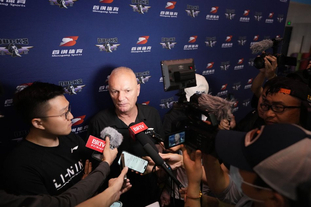 瘫痪18年汤淼现状：母亲妻子早已改嫁，女儿已8岁，郎平多次探望（汤淼瘫痪18年近况：母亲与妻子已再婚，女儿8岁，郎平多次探望）